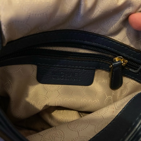 MICHAEL KORS navy blue leather purse. - Picture 5 of 5